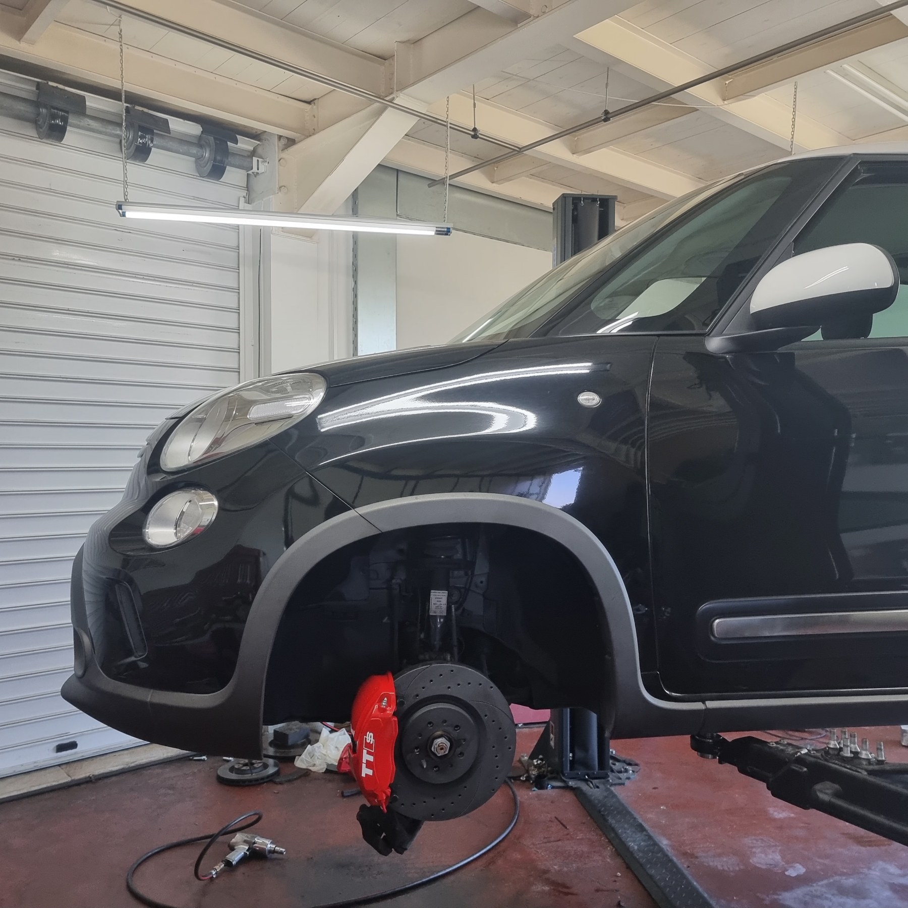 HyperBrake Motorsport Front 4pot Big Brake Kit without calipers for Fiat 500L for Ate 4pot Calipers from Audi A4 B9 and monoblock brake discs 330x32mm - Image 5